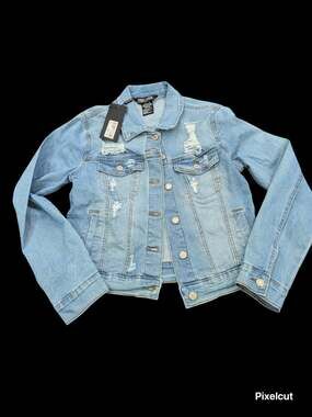 Beautiful Women's Medium Sweet Look Light Denim Long Sleeve Button Jean Jacket